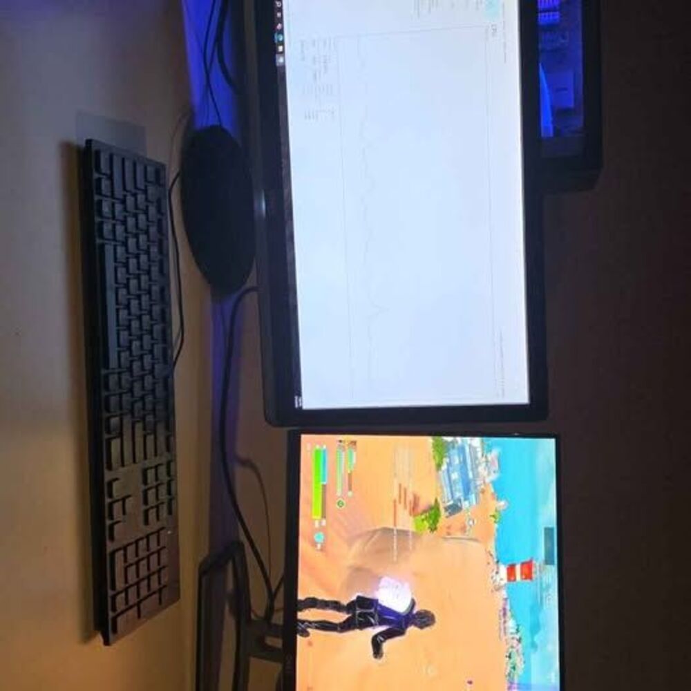 Complete Gaming PC Setup - RX 5700 XT / i5 / 16GB RAM / Includes 2 Monitors, Key